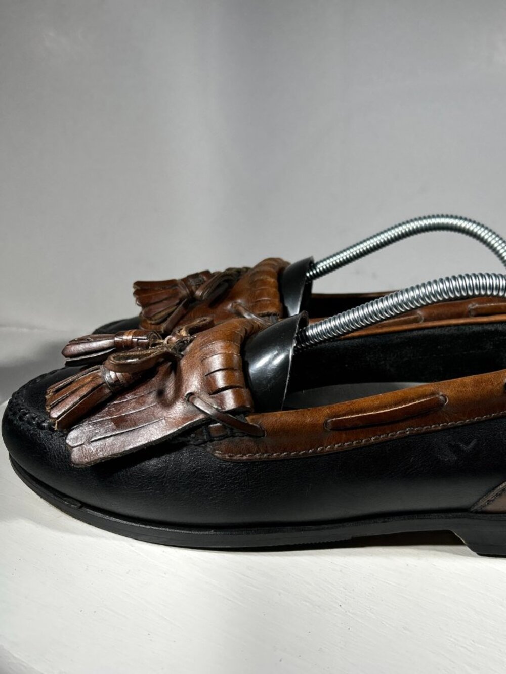 Johnston Murphy Mens Kiltie Tassel Loafers Black Brown Leather Size 9 Shoes Boat